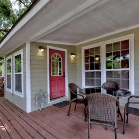 The Hideaway At Hills Haven Vila